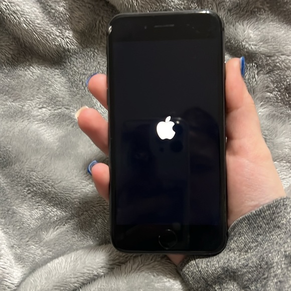 iPhone 8 - Picture 3 of 6